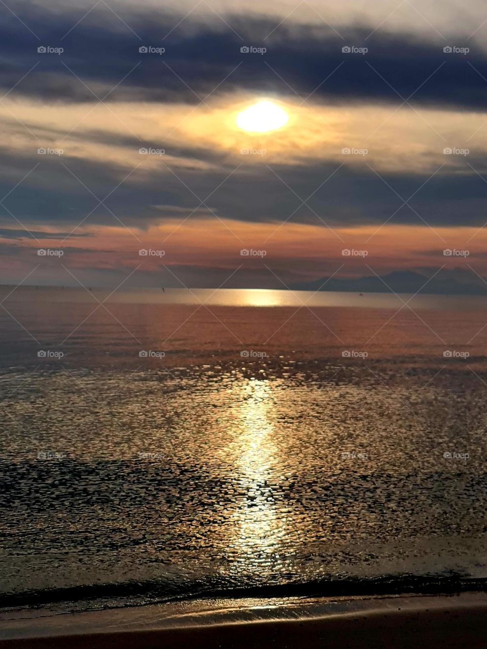 Opacarophile:
As  day meet dusk, the colors shift-a kaleidoscope of lustrous shades.