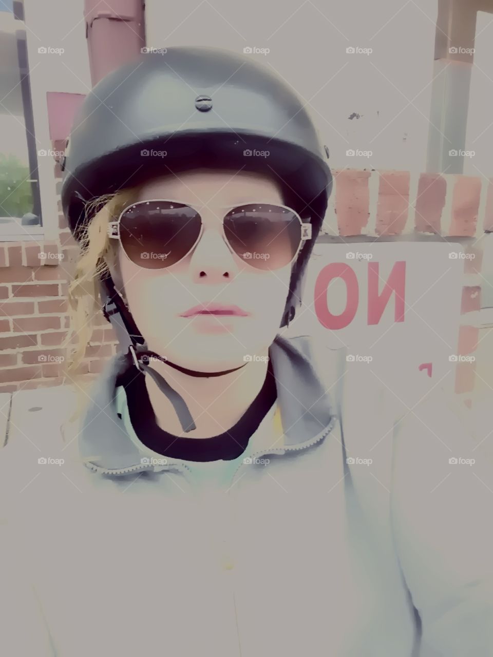 Chickmotorcycle helmet.