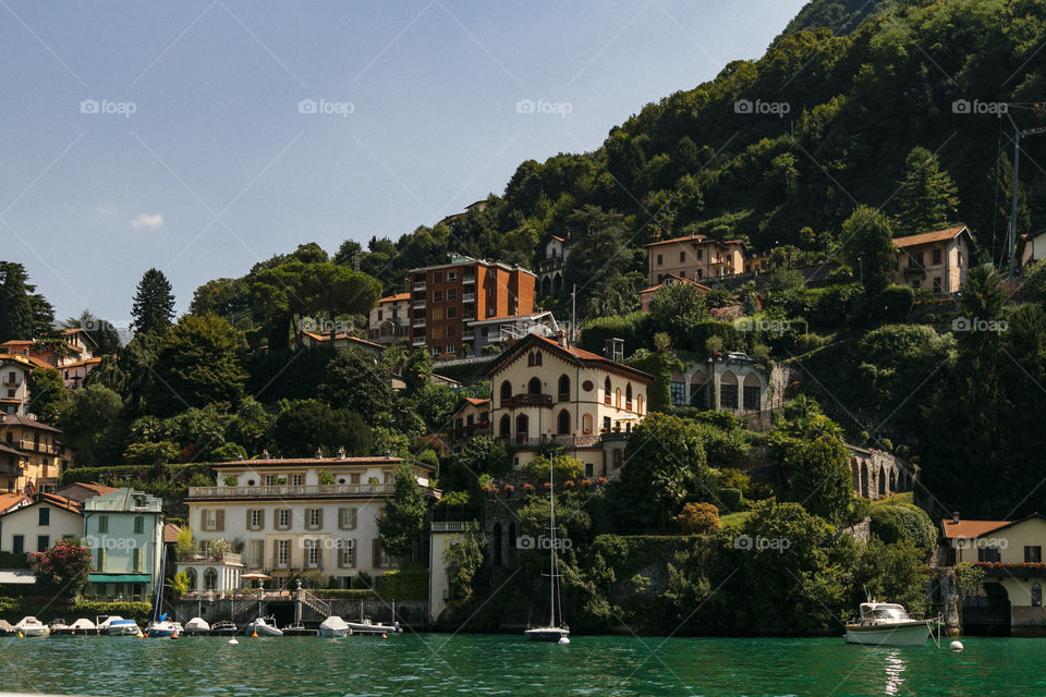 Lago Como no norte da Itália é um lugar lindo para se conhecer na Europa, com paisagens incríveis!