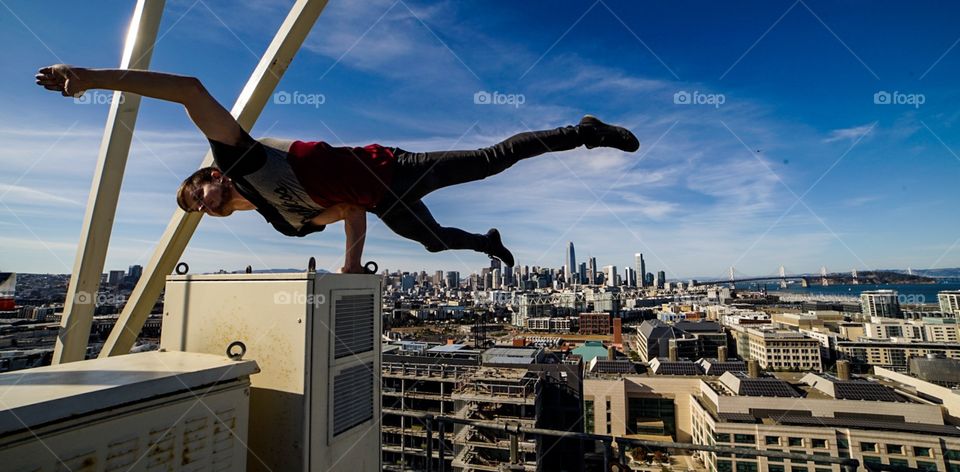 My boy @ryanarob working on that core strength 16 stories up.. Feels good to be back. Hella Blessed to know the people I know. Learn from the people I choose to care about, Trust, and bring into my life..Today I feel just a little more alive than I have since I’ve been out of commission. Although I’ve had someone rooting me on hardcore through the sickness....it still feels amazing to get back in the mix. Thanks to the homies @ryanarob  and @imoutexploring for traveling all the way to SF for a premium  day. And thanks to SF for the  architecture and views that literally blows my mind...
🙏🏻👮🏽‍♀️👮🏿‍♀️🤕⏳🌅🕴🏻🌞👁📷👆🏼👆🏼👆🏼👆🏼🏙🌇🌆🌃🌉
