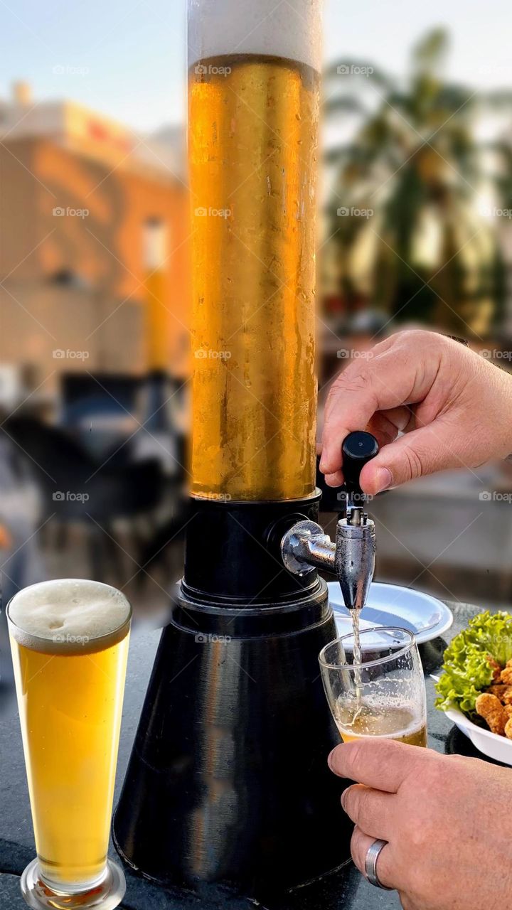Filling a beer glass
