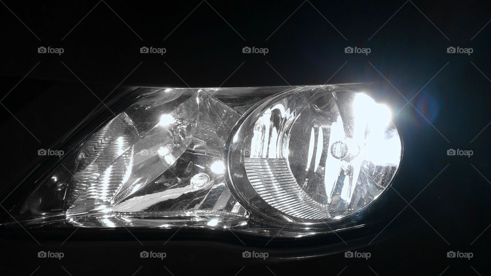 Outro farol de automóvel.