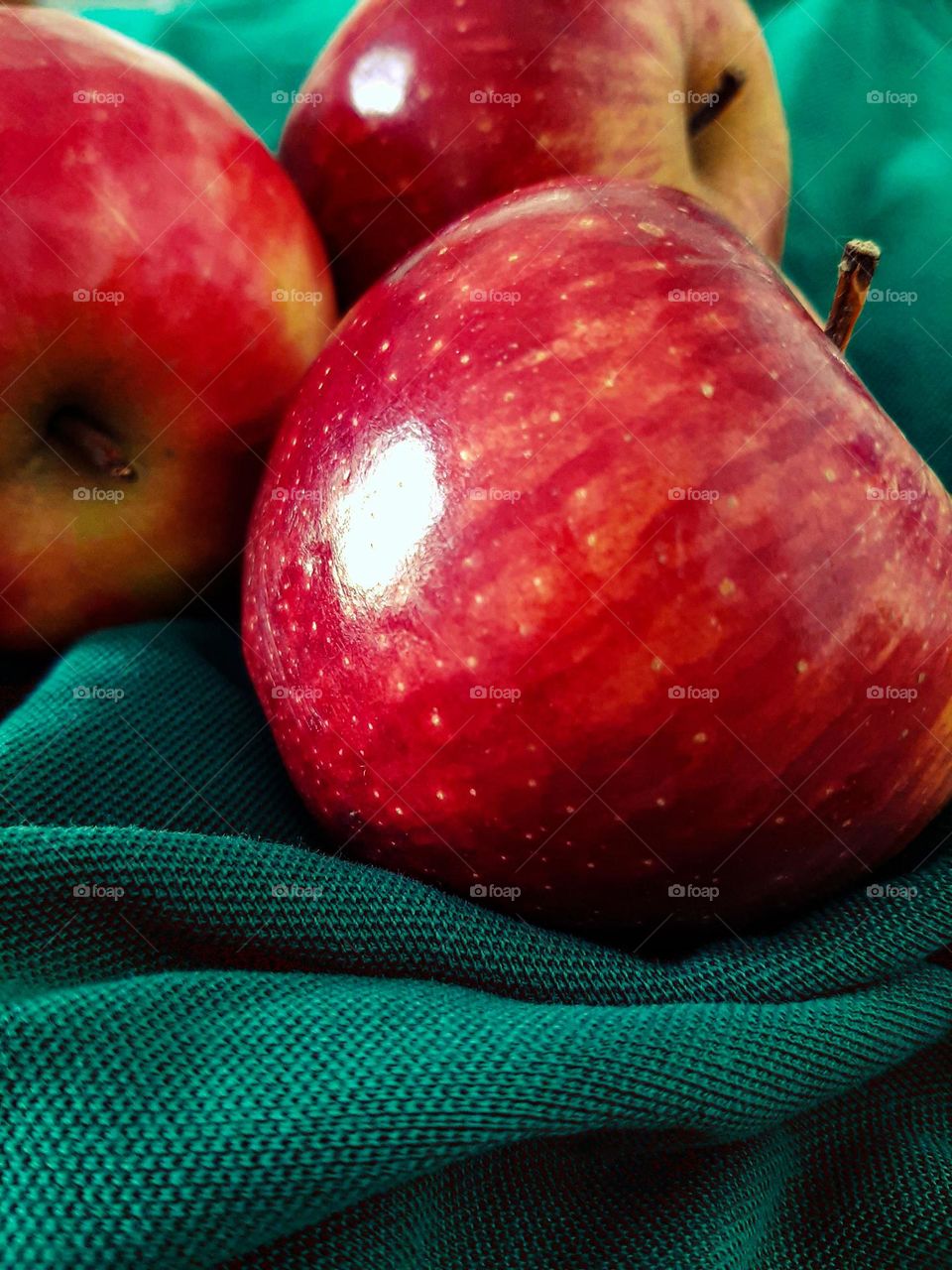 look at these beautiful apples