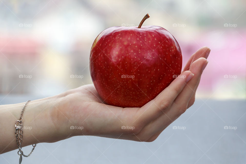 apple in hand