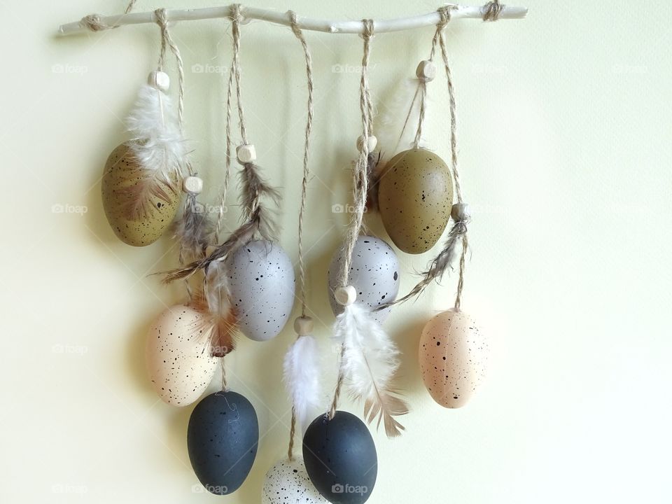 Easter eggs and feathers