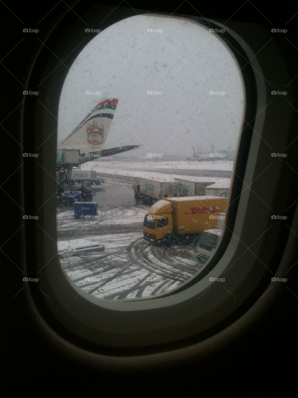 Landing in snowy airpory