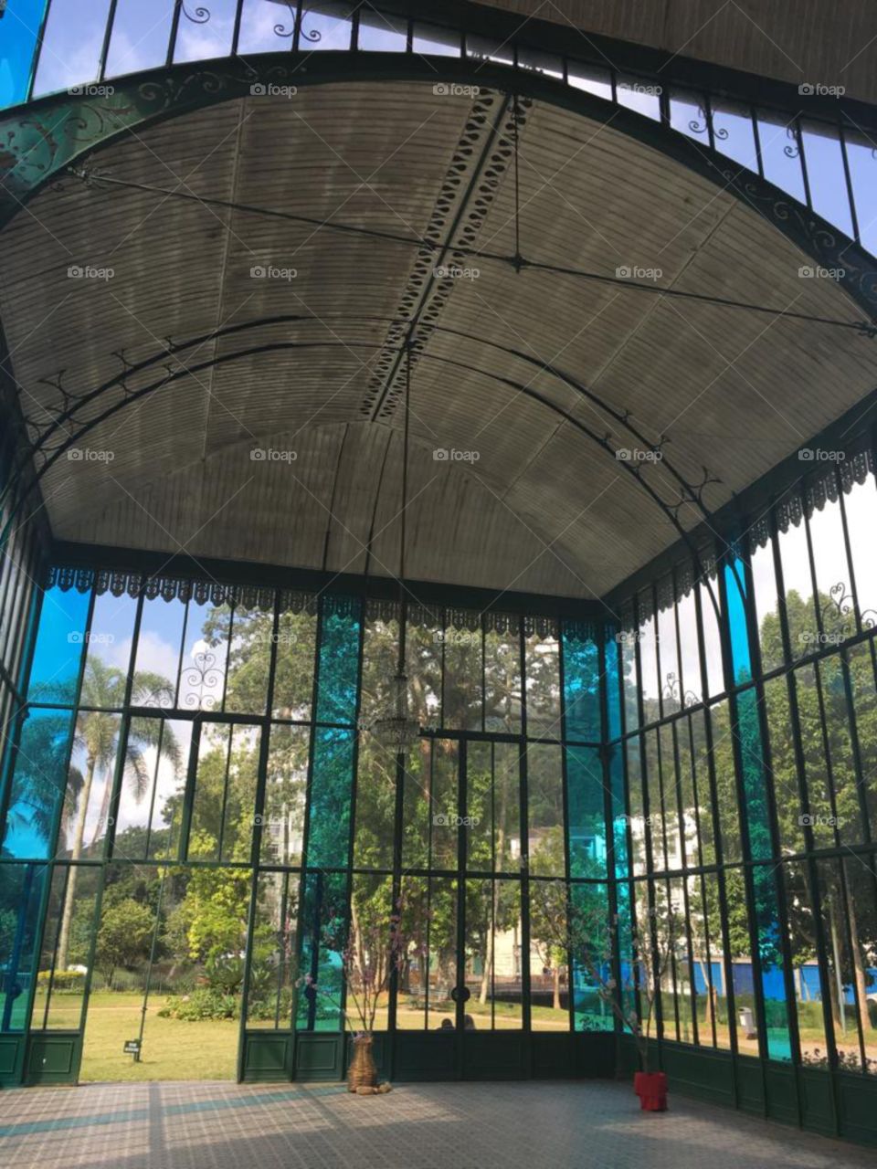 vidriado, transparencia, paisaje vista desde las ventanas, arquitectura. Río de Janeiro. Plaza pública.