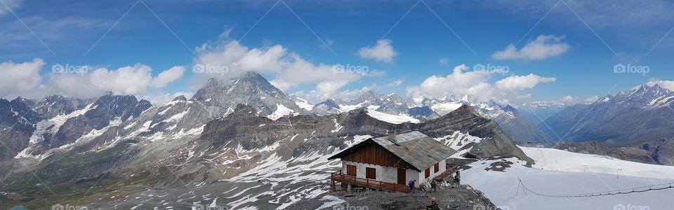 Panoramic view of the Matterhorn and mountain peaks from the Italian side, Plateau Rosa, Italy, Switzerland - panoramautsikt över Matterhorn, alper och berg i Italien och Schweiz från den italienska sidan  , Monte Cervino 