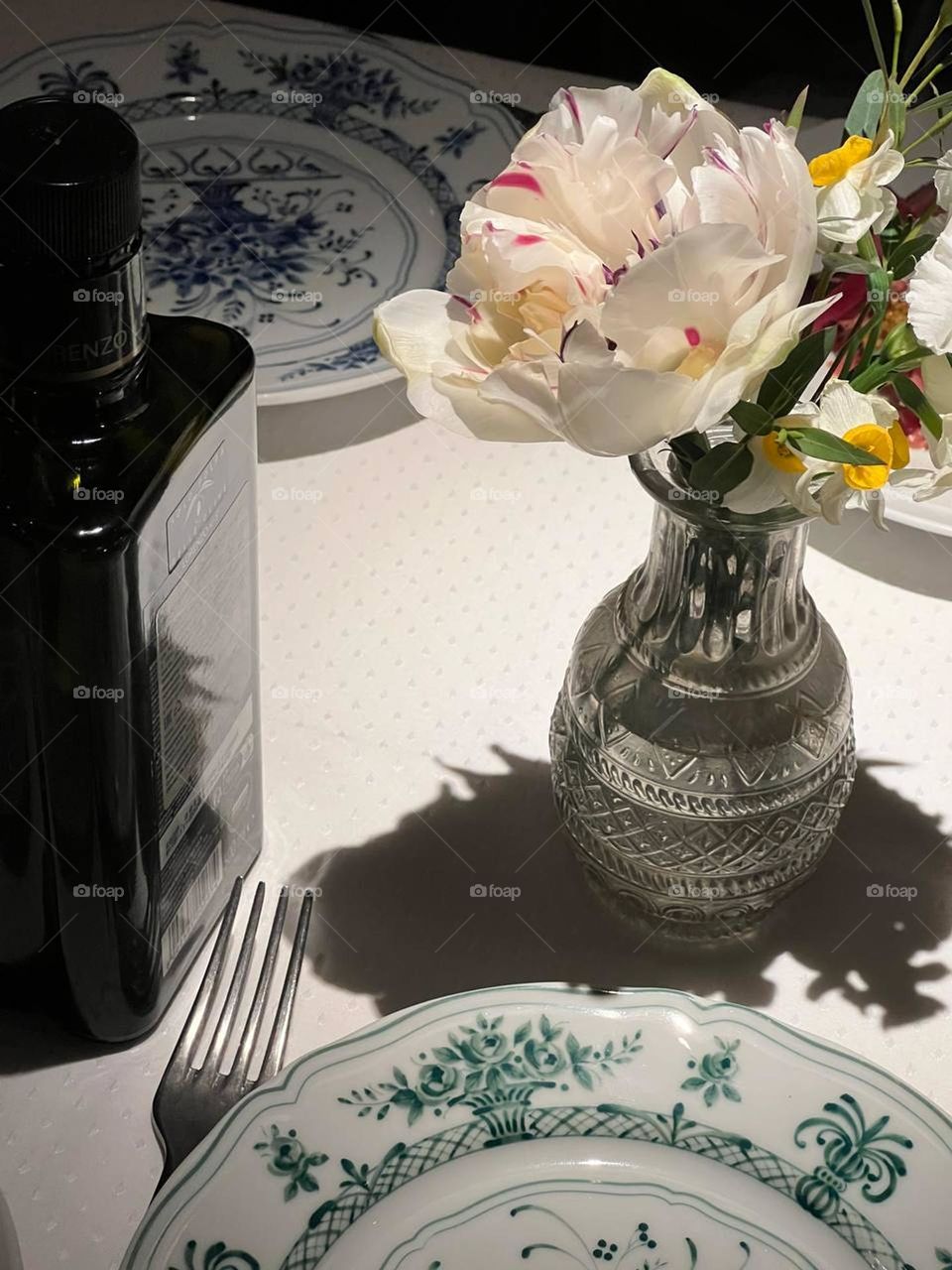 beautiful restaurant layout with vintage tableware, namely vintage plates and glasses