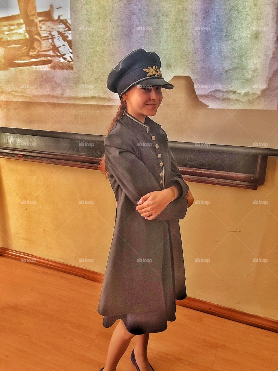 девочка в костюме гимназистка