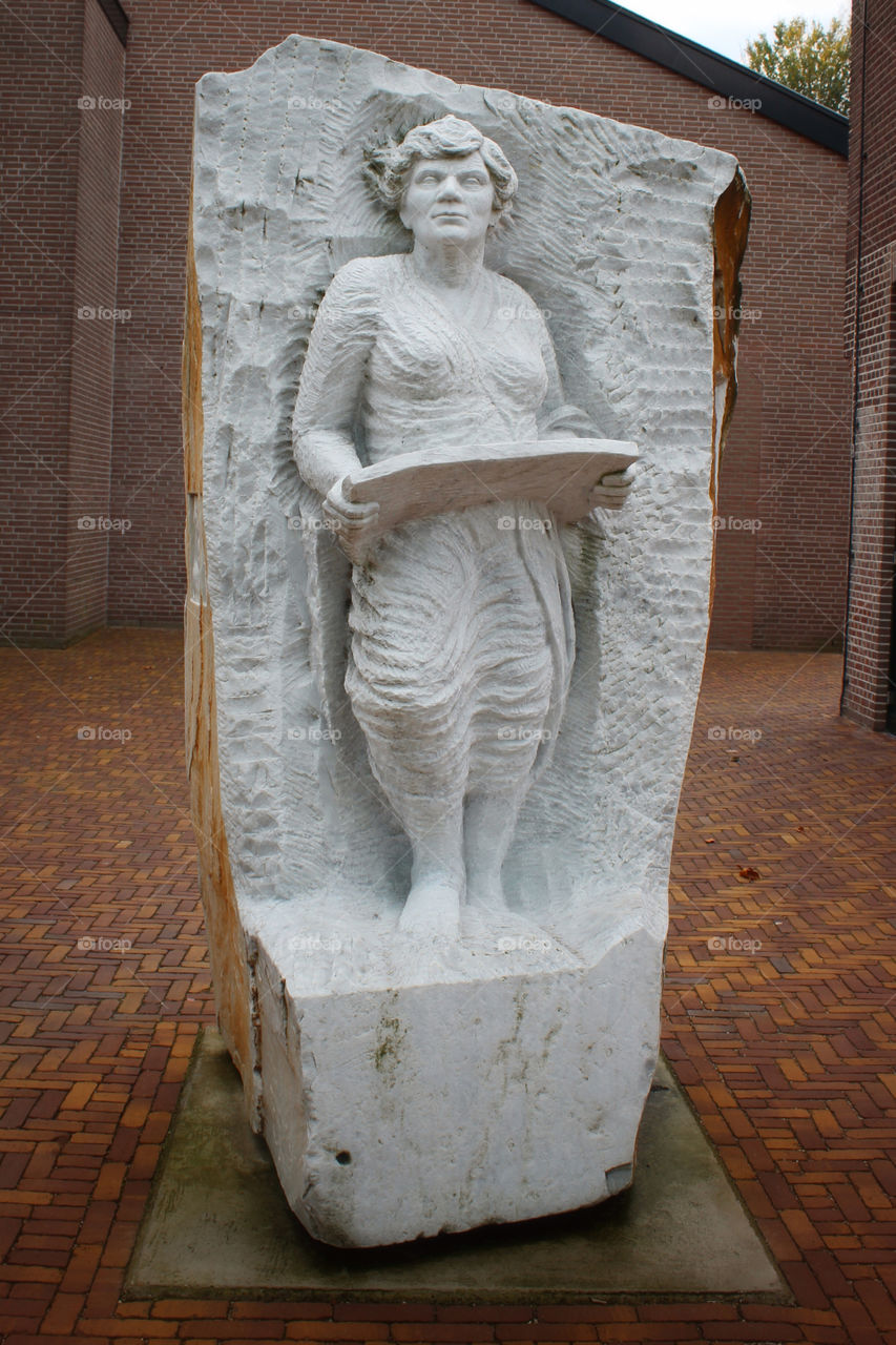 woman statue art netherlands by twilite