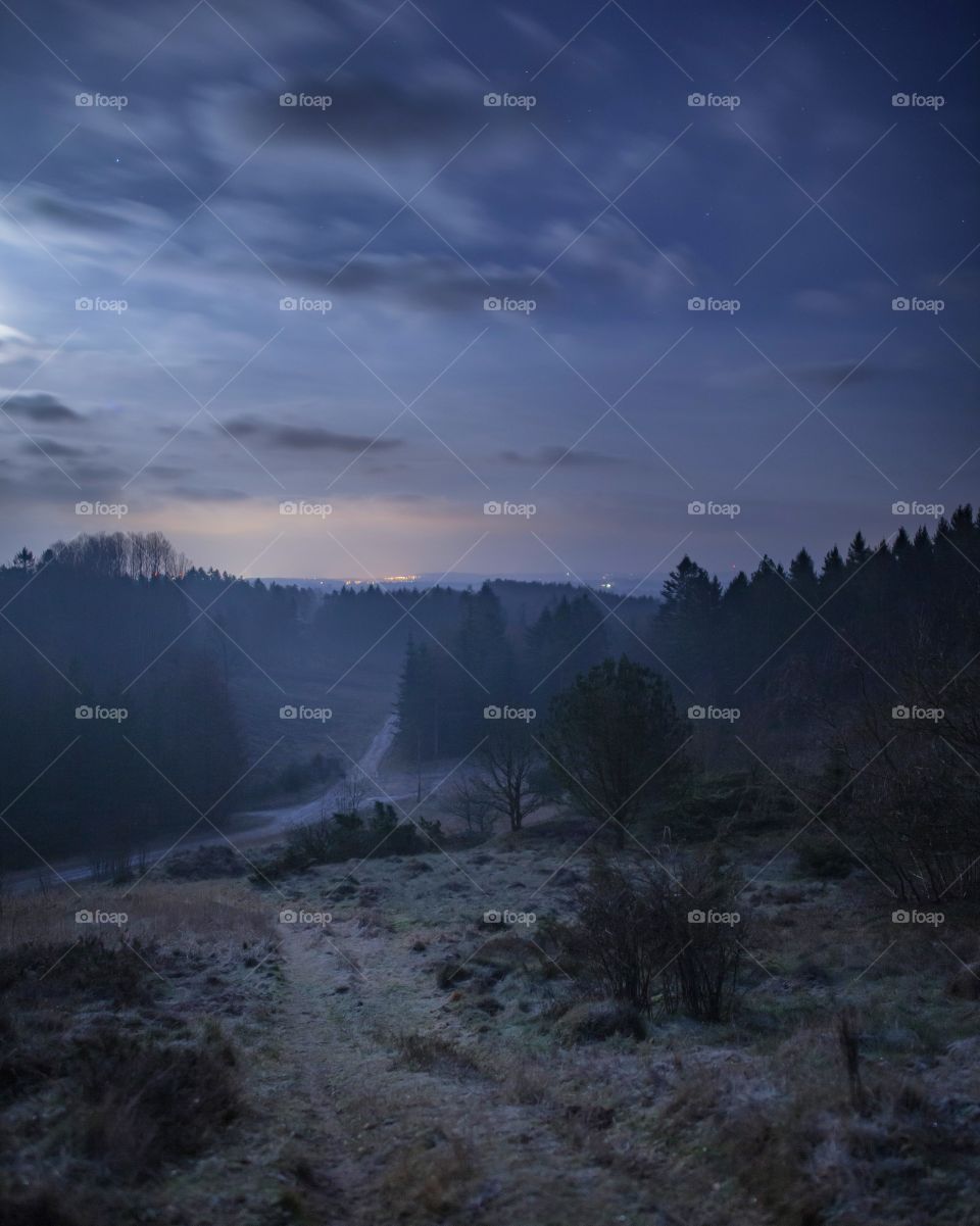 A beautiful and cold night. The moon was near by, but didnt mess up my photo. Absolutely quiet ...