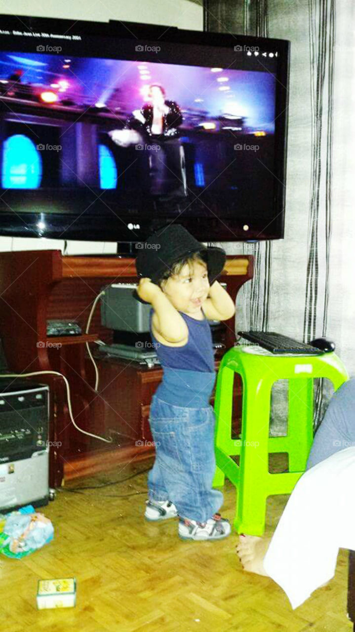 BABY SINGING! !