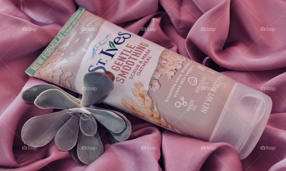 Gentle and smoothing facial treatment in the comfort of home 