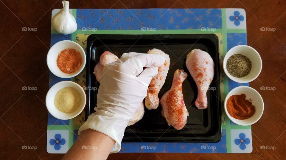 Seasoning chicken thighs