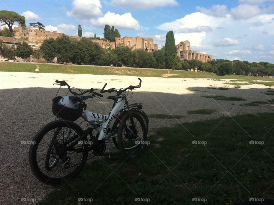 Uno dei tanti posti in cui siamo andati in bicicletta ;-) circo massimo Roma 