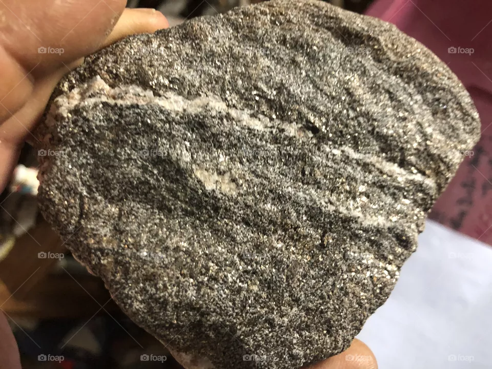 Gold in rock 