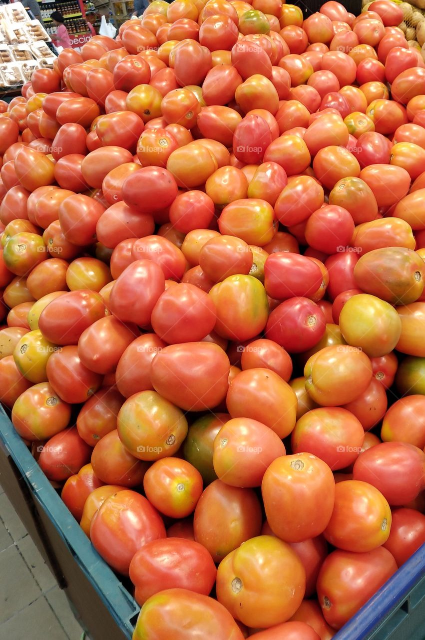 pile of tomatoes