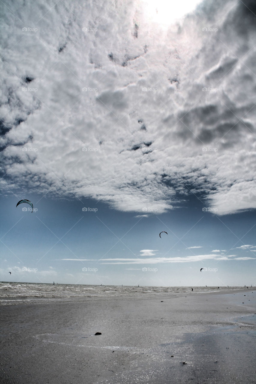 kiteboarding kitesurfing kite boarding beach by Fotofleeby