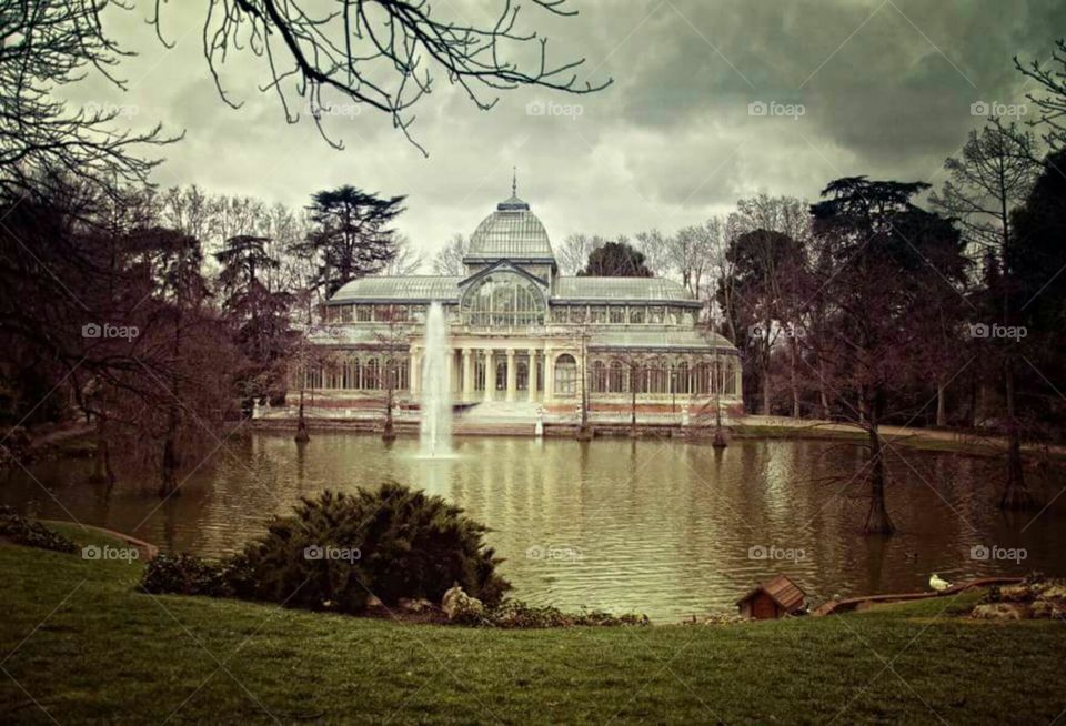 park travel spain font palace lake