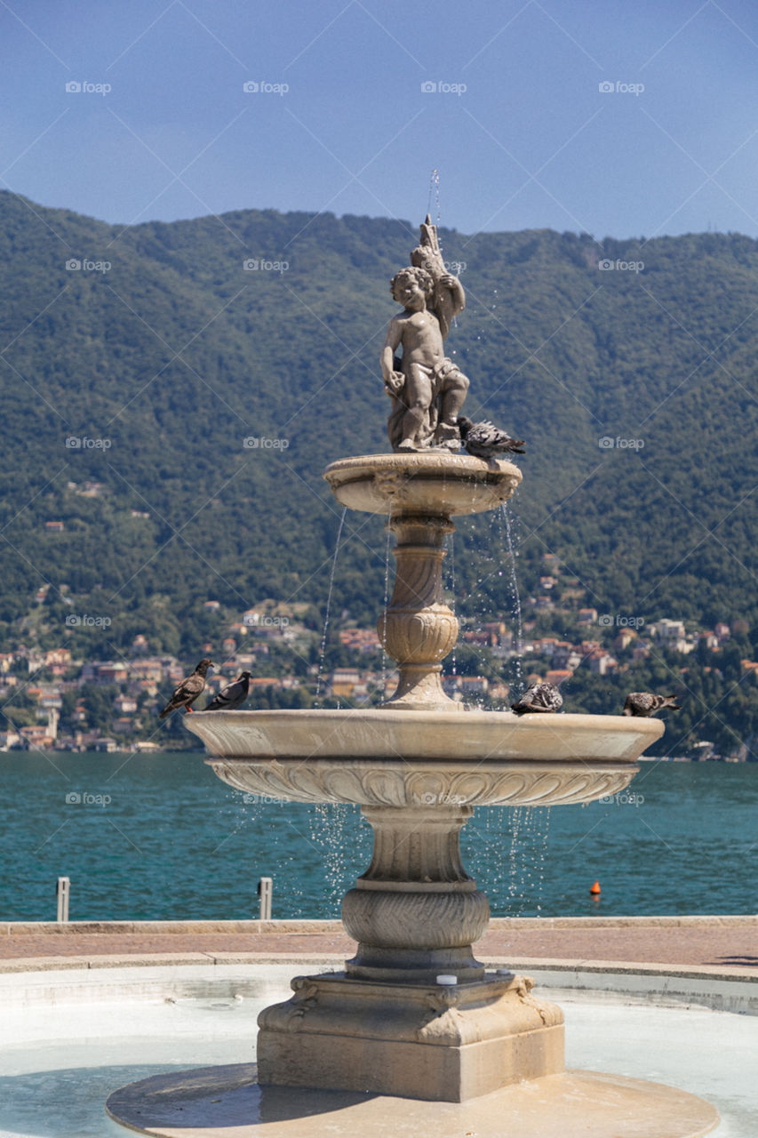 Lago Como no norte da Itália é um lugar lindo para se conhecer na Europa, com paisagens incríveis!