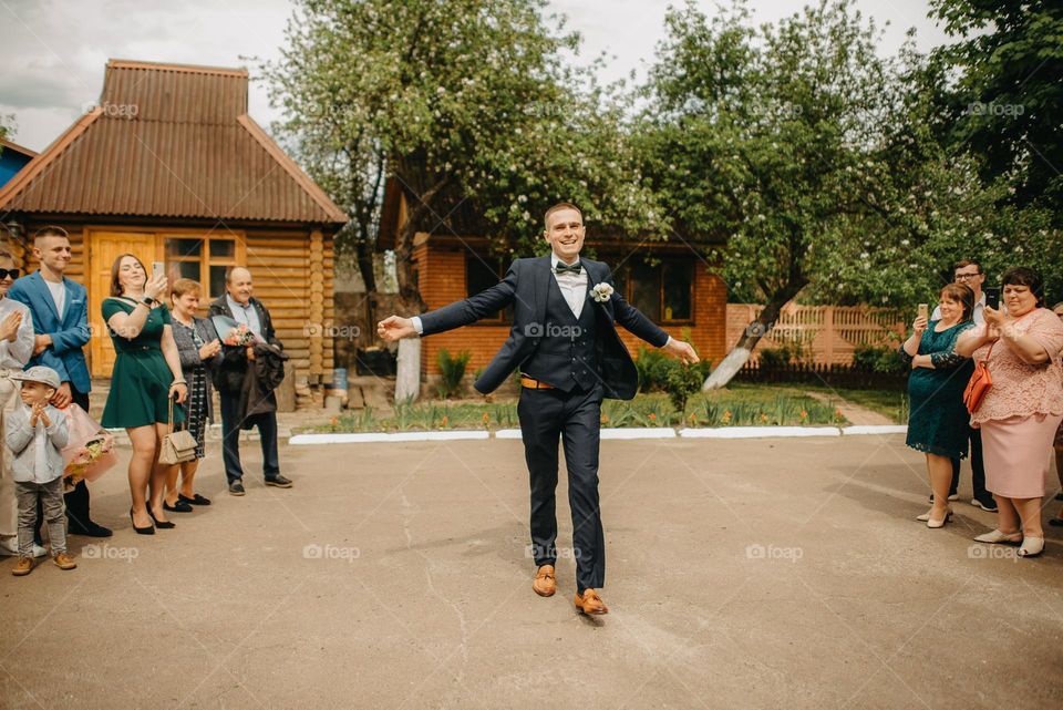 The first exit of the bridegroom