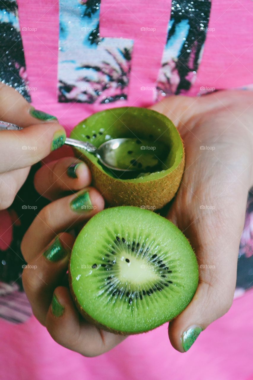 Eating kiwi