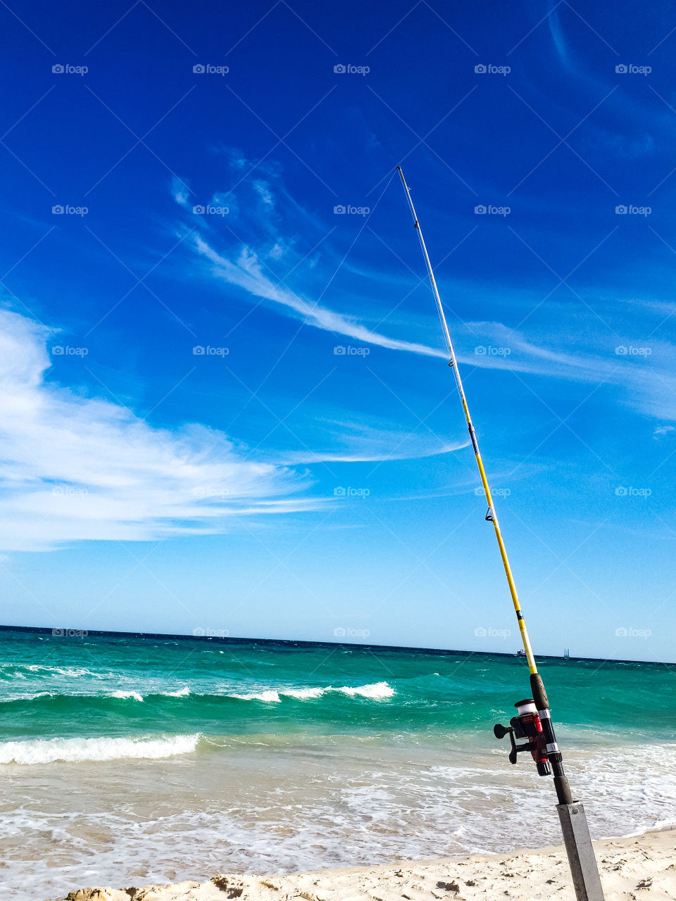 Fishing time on a fresh weather clean beach 🎣😍🐟🏖️👌😁