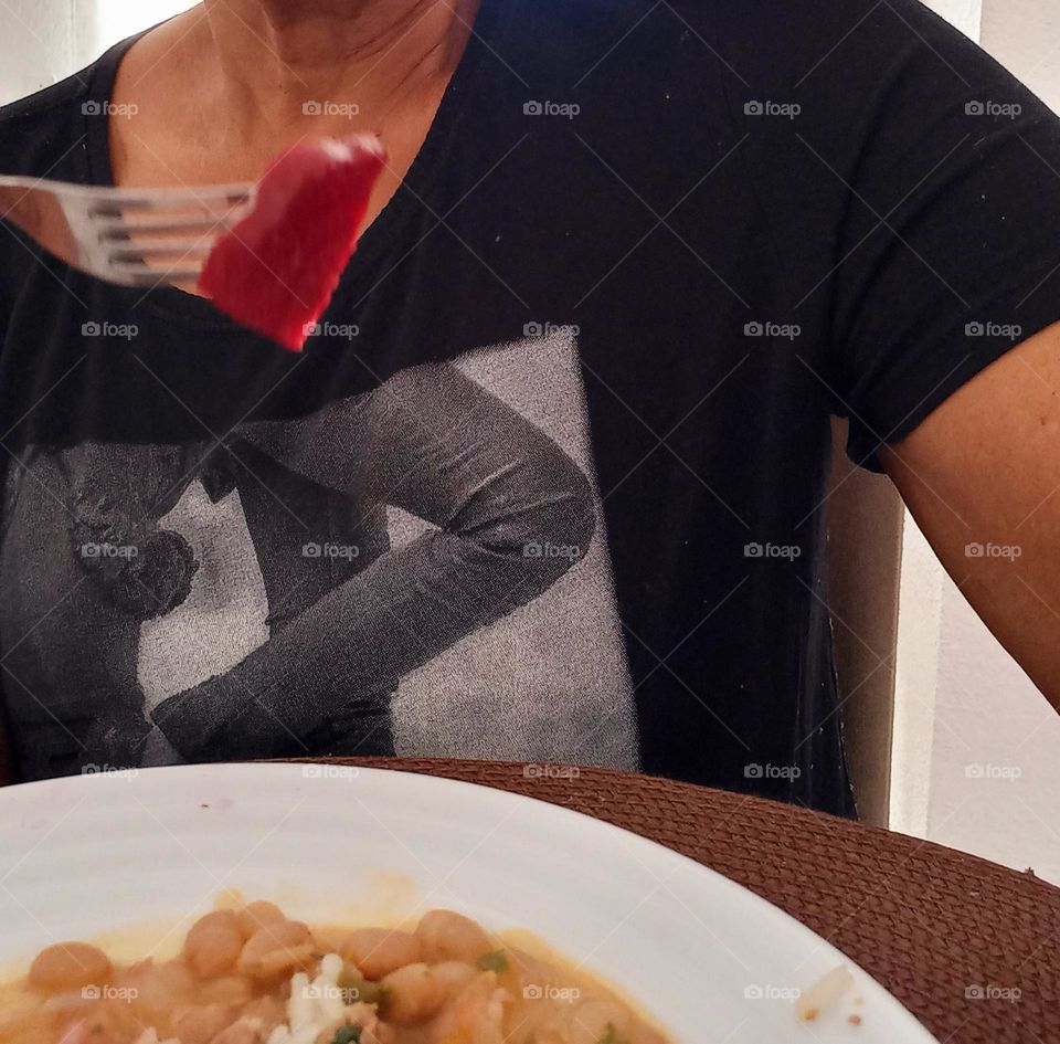 Cozinhar a própria comida, é desenvolver habilidades e aproveitar  bons momentos do nosso tempo para um fim saudável, que fortalece o convívio e nos enche de alegria nas horas livres.