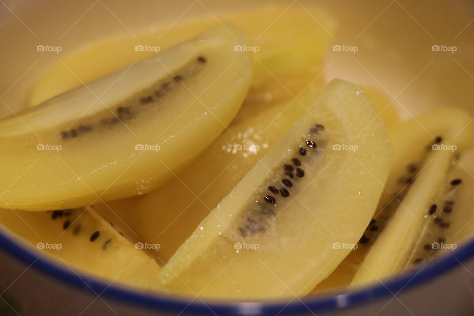 Slices of golden kiwi in a bowl