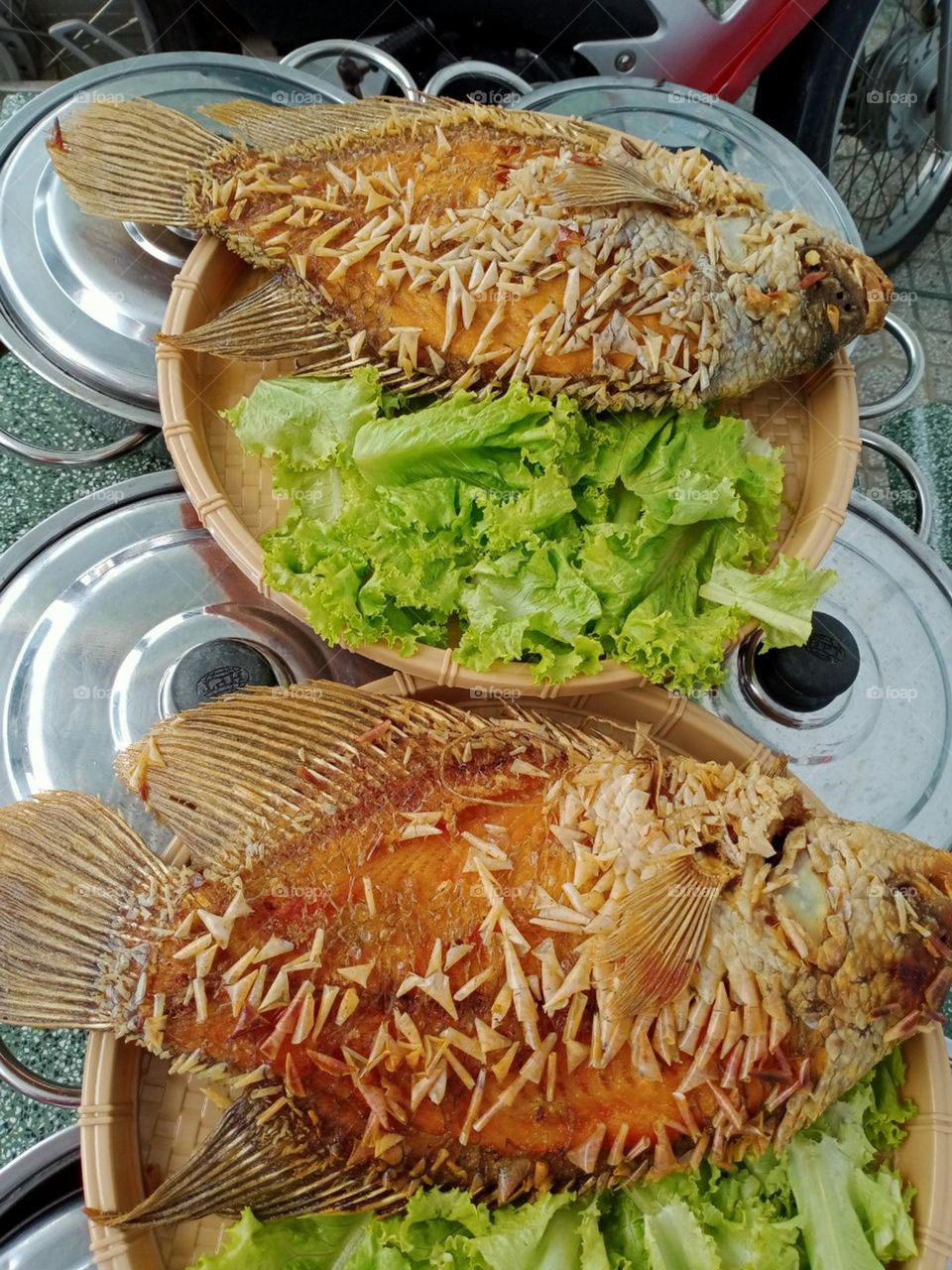 Cá Điêu Hồng Chiên Xù.( món ăn dùng đãi khách trong tiệc cưới Việt  Nam).