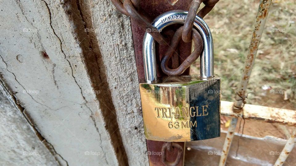 cadeado com corrente