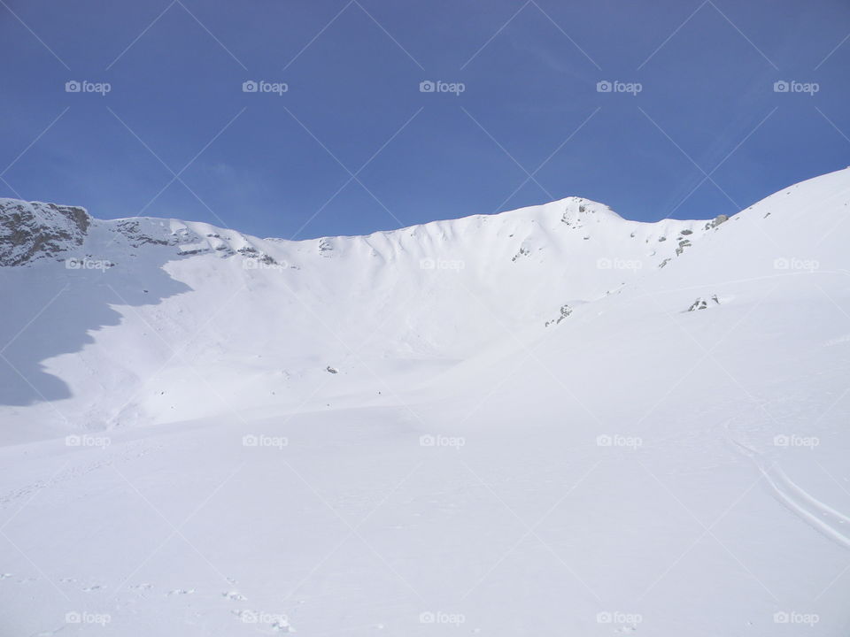 mountain walley snow