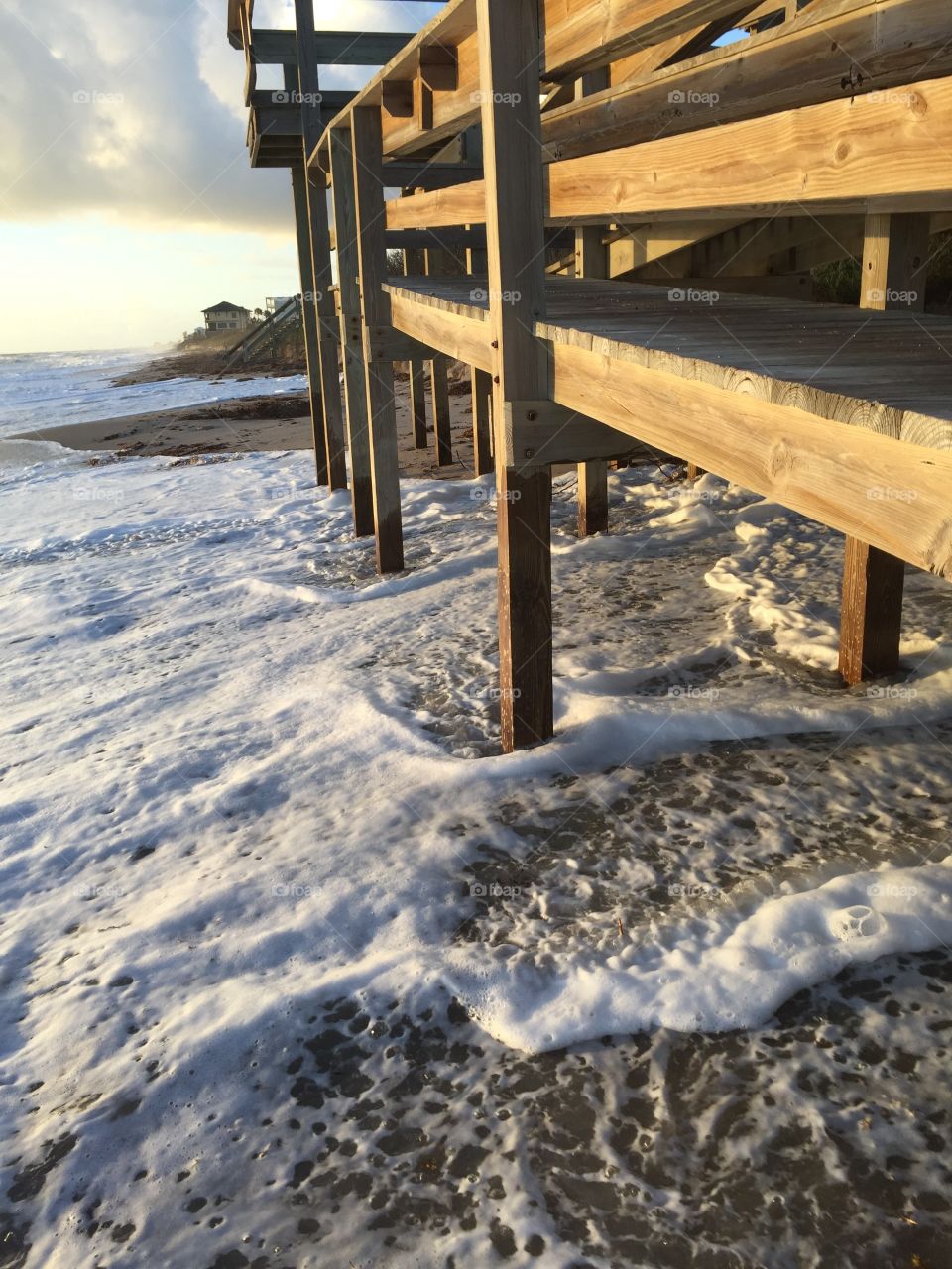 High tide. Sea foam. Ocean. Pier. Beach. Holiday. Florida. Sunshine. Leisure.  Nature. 