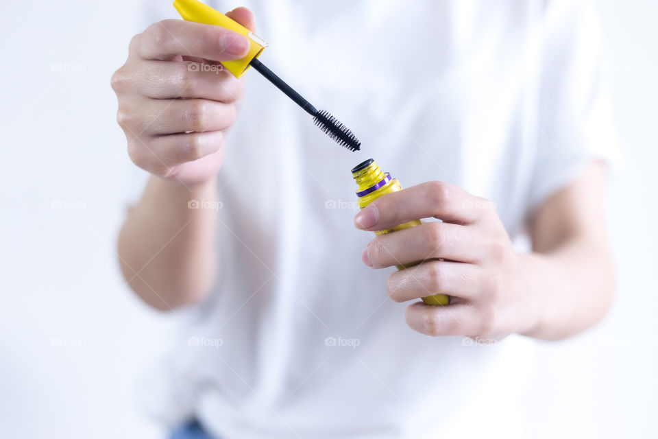 A lady using a mascara