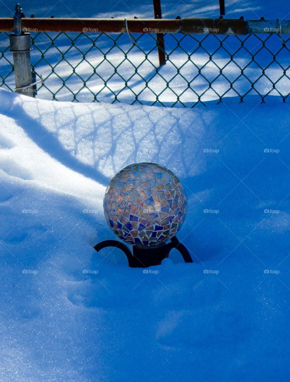 Mosaic Garden Globe in Snow