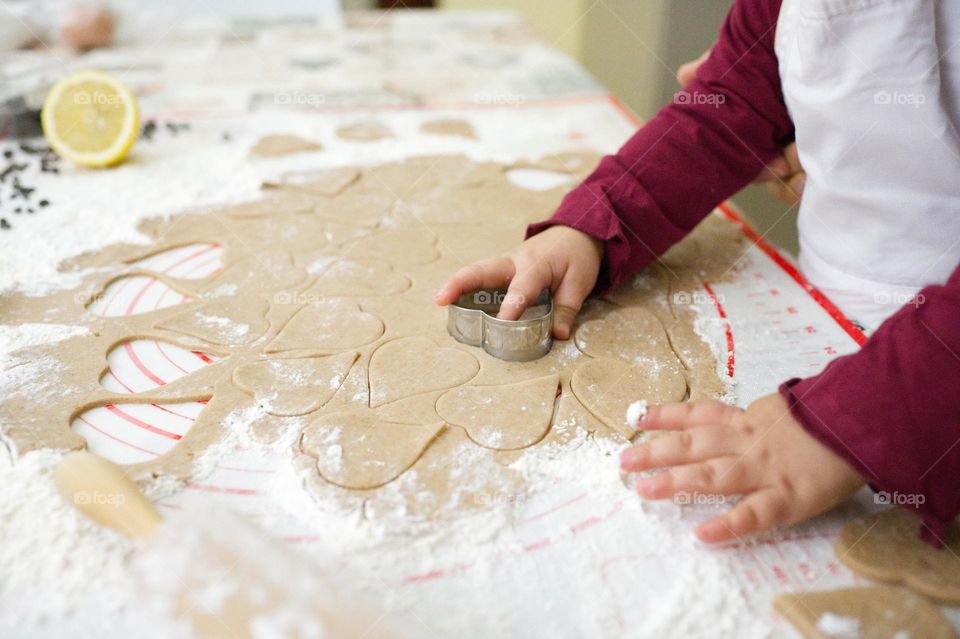 making cookies with my daughter on a winter day