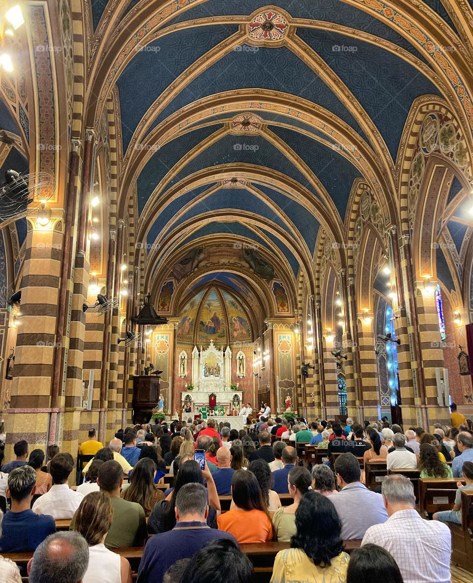 Hora de rezar! Como é bom ver lotada a Casa de #Deus.
Na liturgia de hoje, #Jesus nos pede: “Convertei-vos e crede no #Evangelho”!
Assim o façamos.
(Catedral Nossa Senhora do Desterro, #Jundiaí. Missa das 11h)
🙏🏻
#Fé 