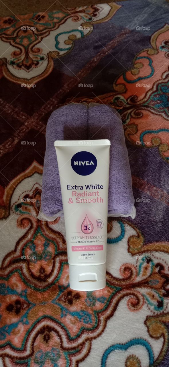 Nivea extra white Radiant & smooth