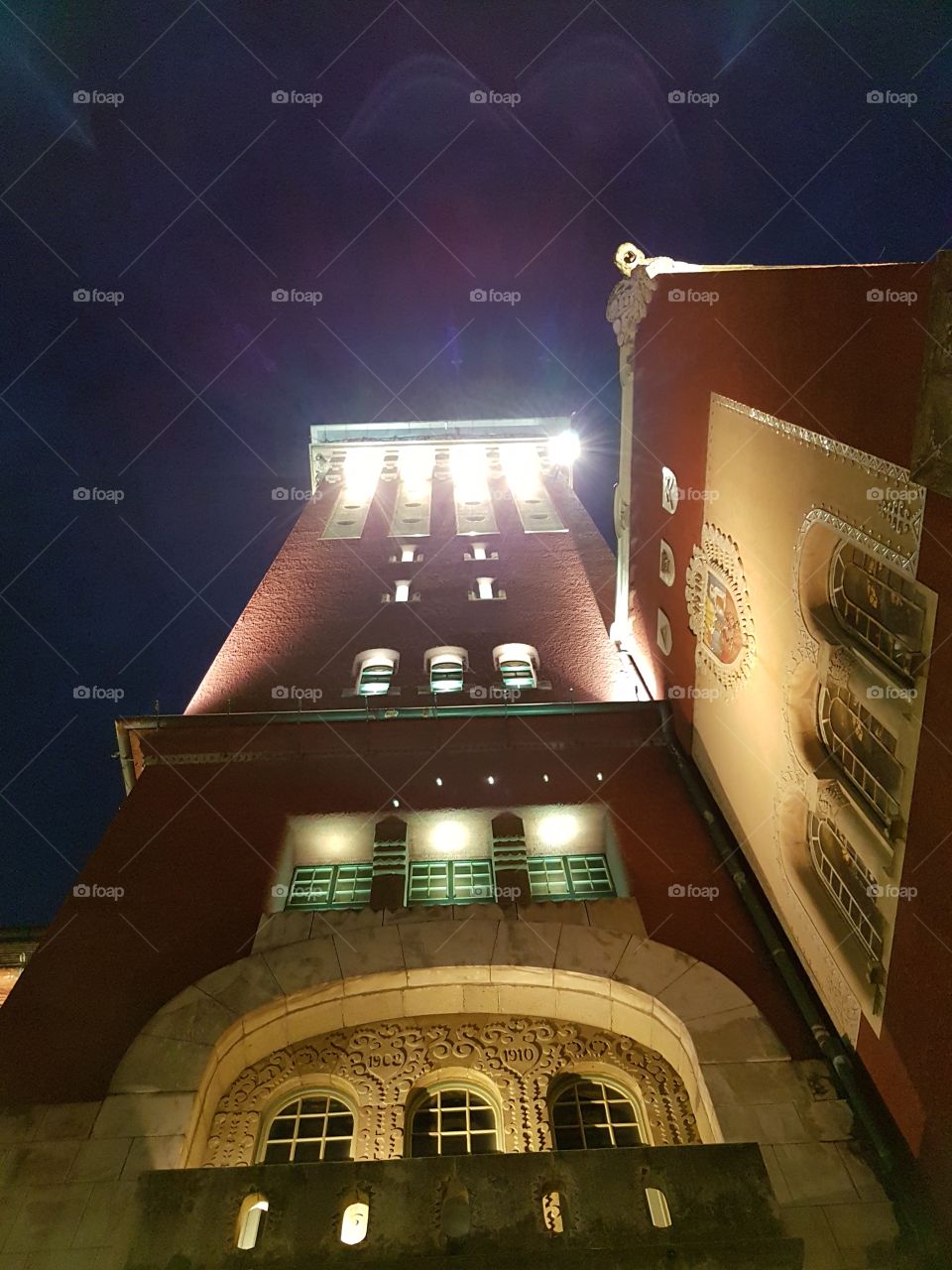city hall architecture by night