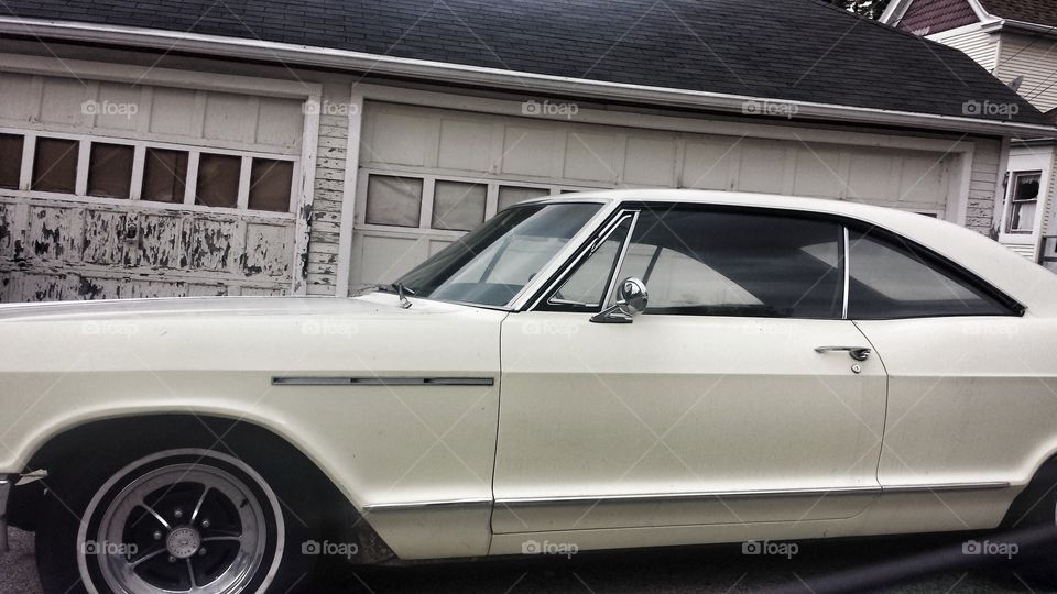 Vintage . Old Garage & Classic Buick LeSabre