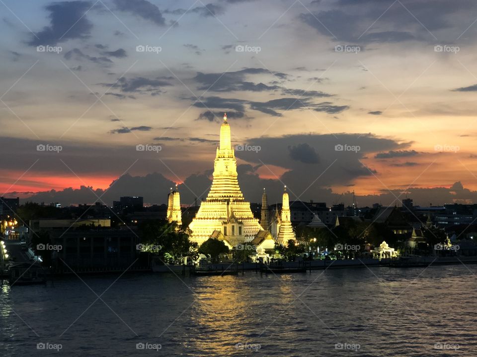Wat Arun Ratchawararam
Temple of Dawn, Bangkok, Thailand