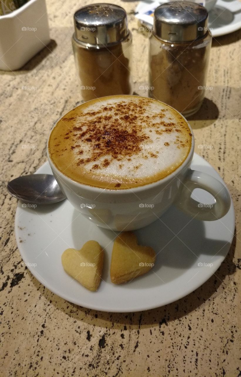 capuccino with chocolat and cinamon