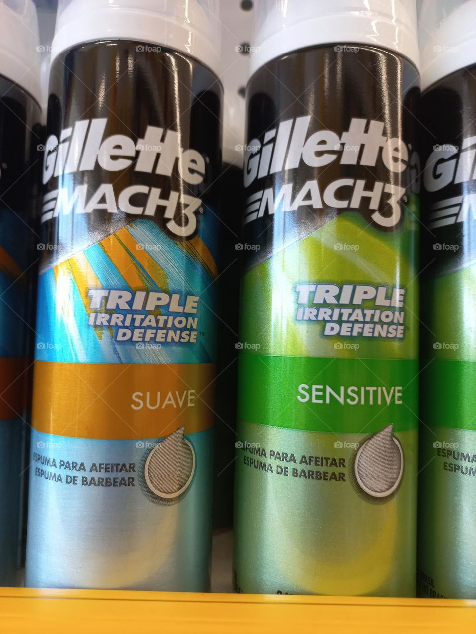 Gillette MACH3 Espuma para barbear:  produto emoliente,  que amolece os pêlos,  prático  aplicado diretamente na pele.