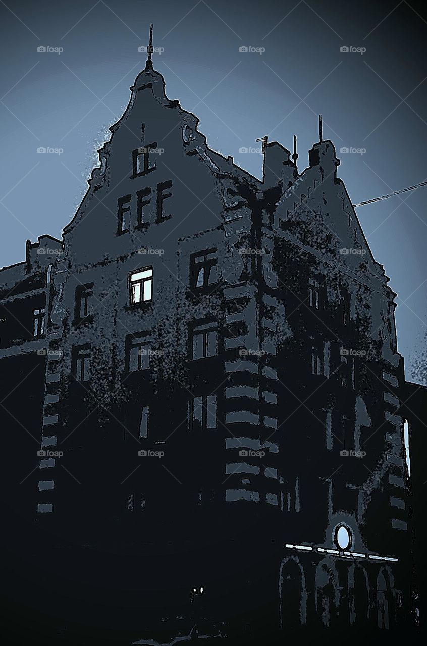 Вот опять окно,
Где опять не спят.
Может — пьют вино,
Может — так сидят.
Или просто — рук
Не разнимут двое.
В каждом доме, друг,
Есть окно такое.