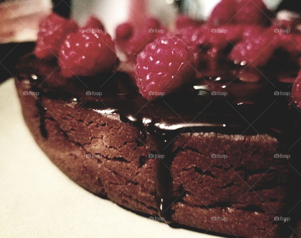 Vegan raspberry chocolate cake