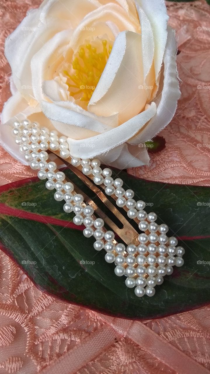 pearls hairclips