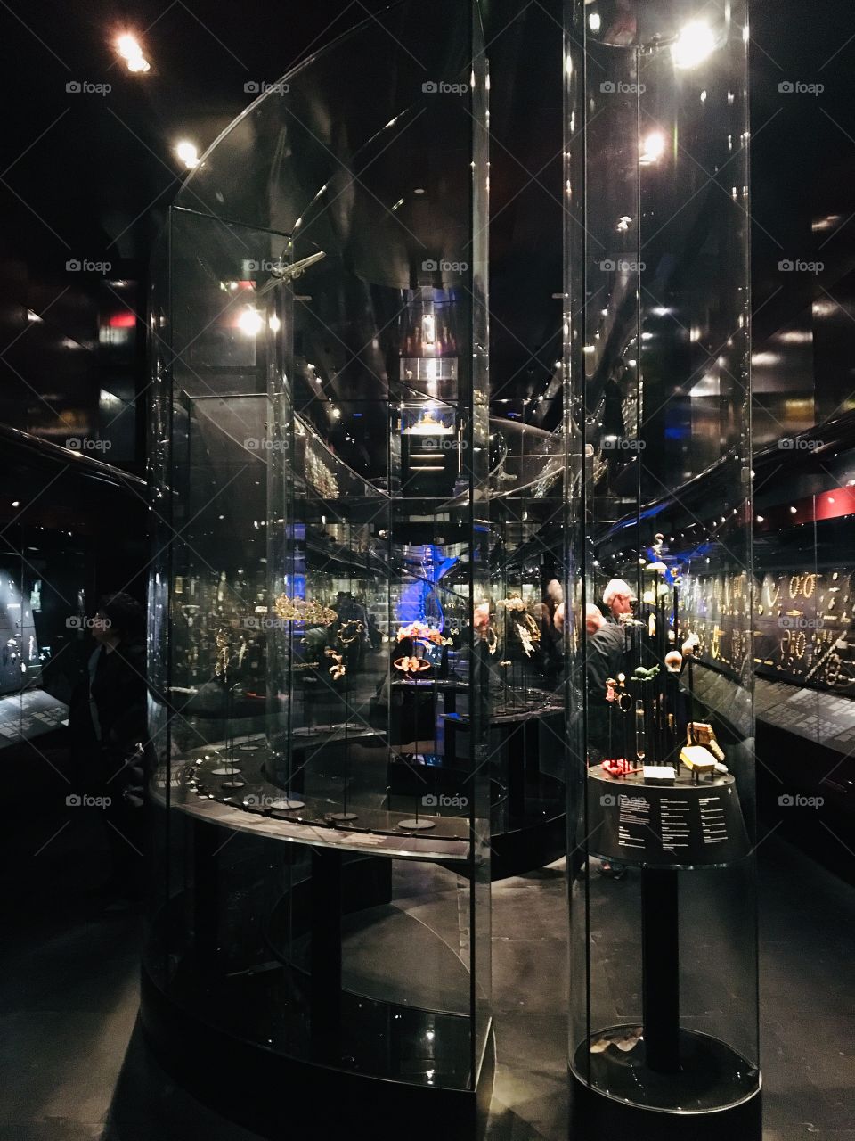 Victoria and Albert museum jewelry exhibit October 2018