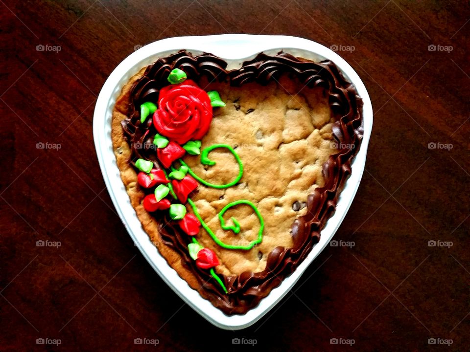Valentines heart cookie cake