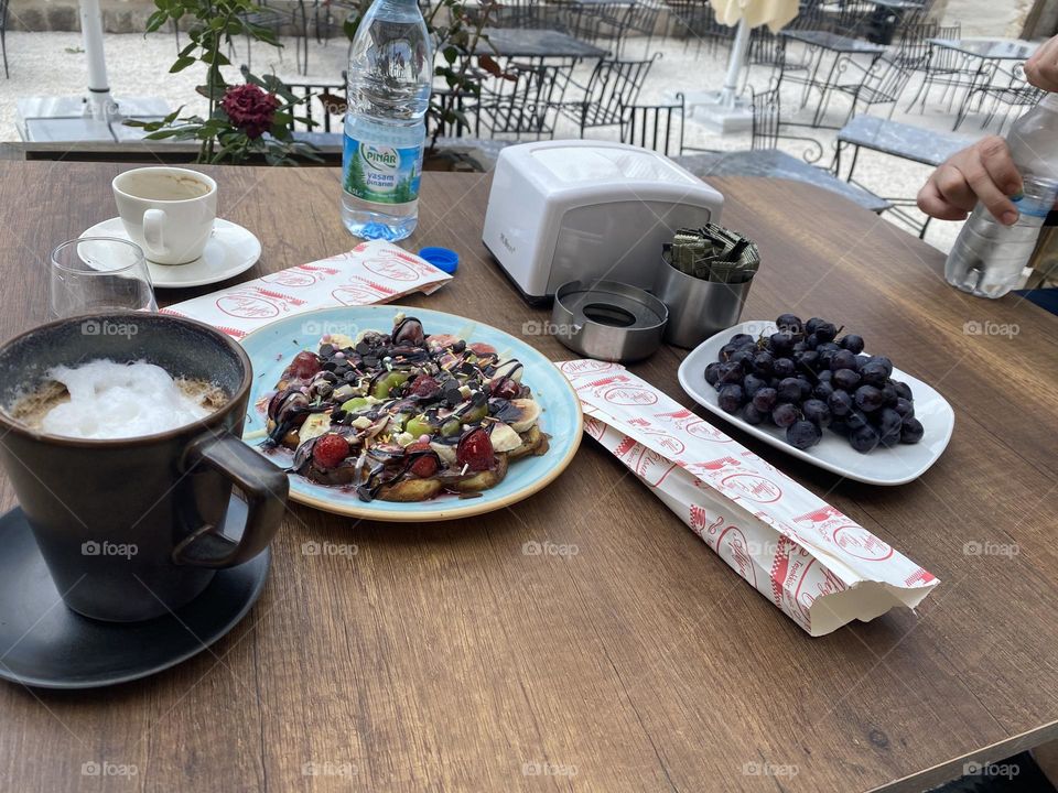 Get a sense in waffle. Wafel and coffee combination was a good idea. Great Machiatto hmmmm 